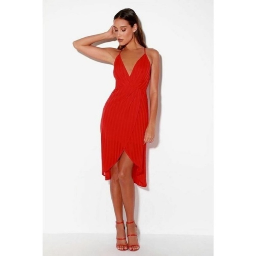 Lulus halter style ♥️ red midi dress with fully adjustable straps, size small ♥️